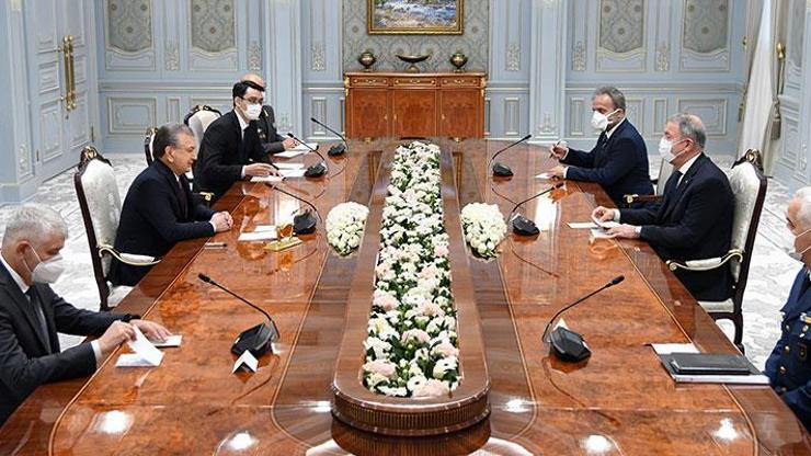 Bakan Akar, Özbekistan Cumhurbaşkanı Mirziyoyev ile görüştü