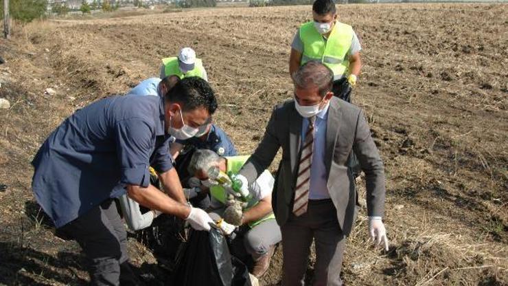 İmamoğlu protokolü sürücülerin attığı cam ve plastik atıkları topladı