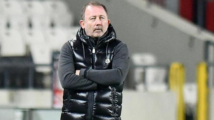 Sergen Yalçın: Saçma sapan bir gol yiyoruz