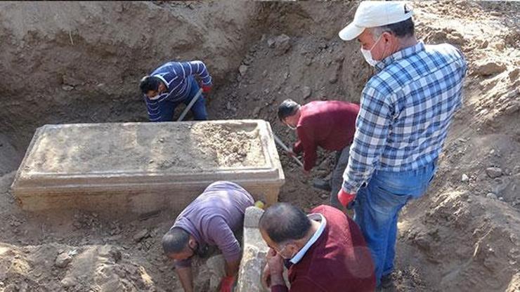 Definecilerin kazdığı yerden 2 bin 500 yıllık tarih çıktı