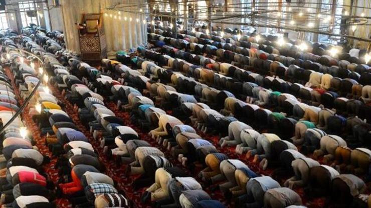 Cuma namazı nasıl kılınır, kaç rekattır Diyanet cuma namazı kılınışı