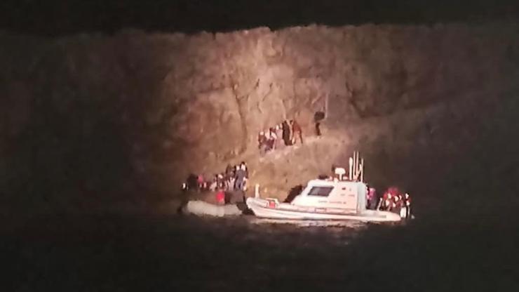 İzmirde 33 düzensiz göçmen kurtarıldı