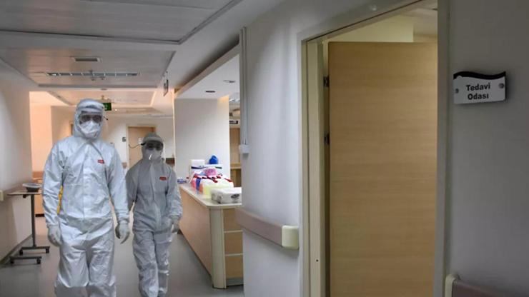 Personel zorda: COVID-19lu hastalara refakatçi tartışması