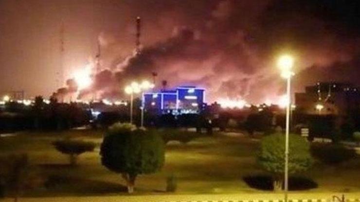 Son dakika haberi: Suudi Arabistanın Shuqaiq Limanı’nda patlama