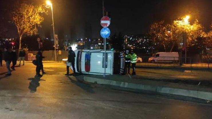 Otomobil polis otosuna çarptı: 3 yaralı