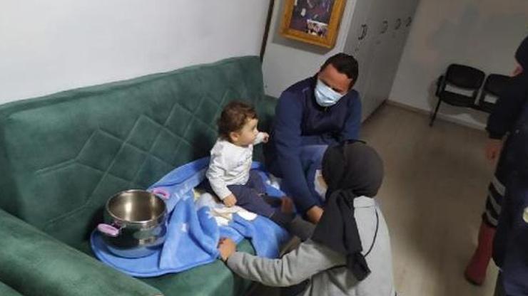1 yaşındaki bebek düdüklü tencereye sıkıştı