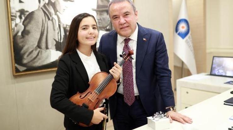 Kemanın yıldızı Elif Eroğlu, Amerikada üçüncülük kazandı