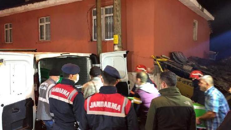 Devrilen soba ahşap evi yaktı, yaşlı çift öldü