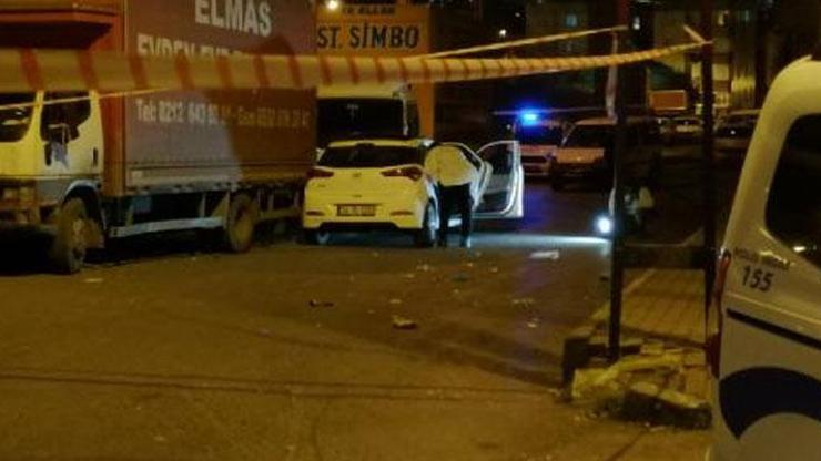 Bağcılarda otomobilinde silahlı saldırıya uğrayan kişi ağır yaralandı