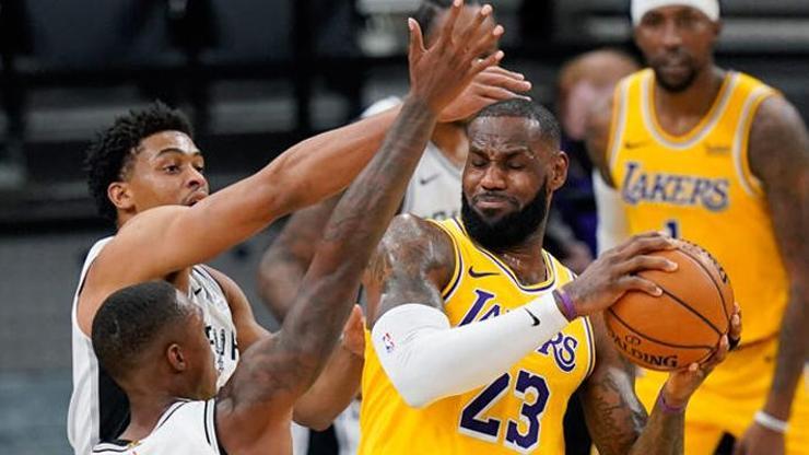 LeBron James doğum gününde tarihe geçti