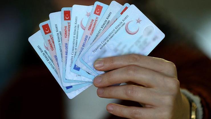Eski kimlikle KKTCye gidilemeyecek