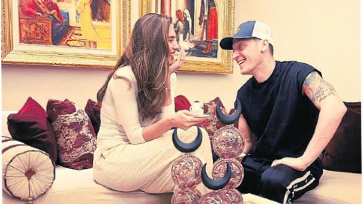 Mesut Özil ve Amine Gülşe’nin paylaşımı heyecanlandırdı