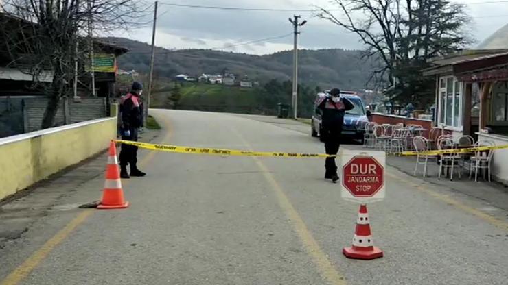 Karantinayı ihlal edenlerin evinin önünde jandarmalı önlem