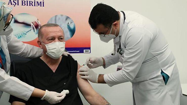 Herkes onu konuştu Cumhurbaşkanı Erdoğana aşı yapan doktor sosyal medyada gündem oldu