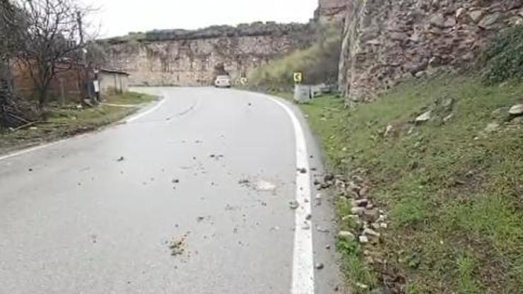 Tarihi surlardan yola düşen taşlar tehlike yarattı