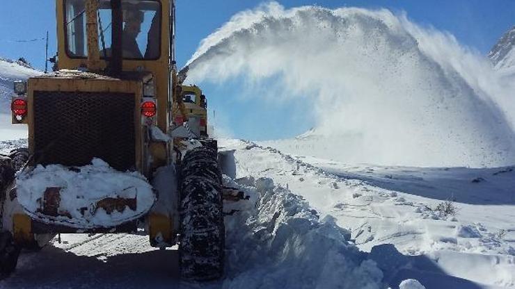 Kayseride 35 mahalle yolu ulaşıma açıldı