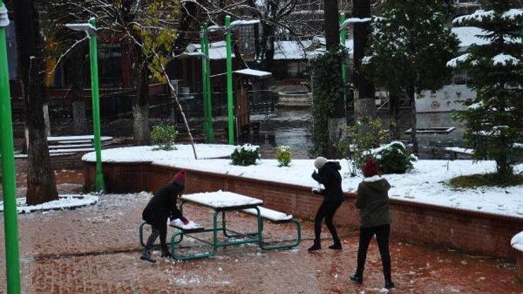 İslahiye, kar yağışıyla beyaza büründü