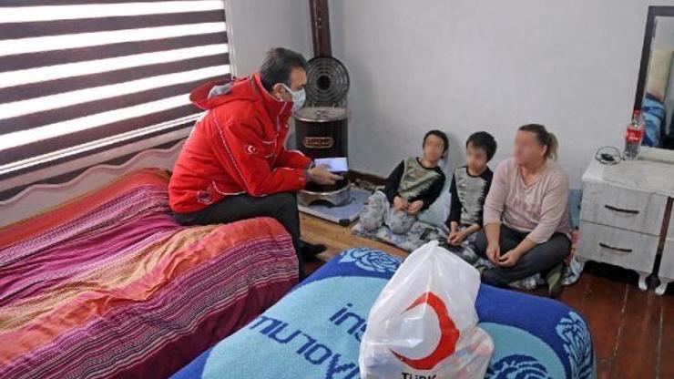Muğlada 4 çocuğuyla güç şartlarda yaşayan İngiliz kadın ve 4 çocuğuna Kızılaydan yardım eli