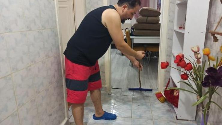 Apartmanda su borusu patladı 4 daire su altında kaldı