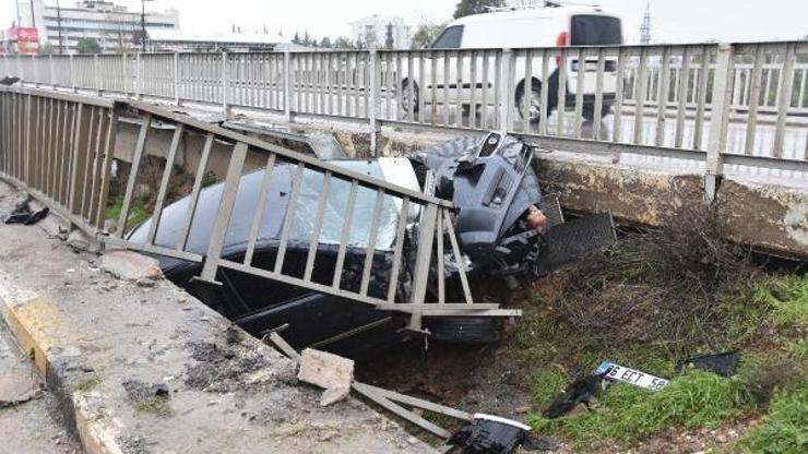 Otomobil Cırnık Köprüsüne düştü: 2 yaralı