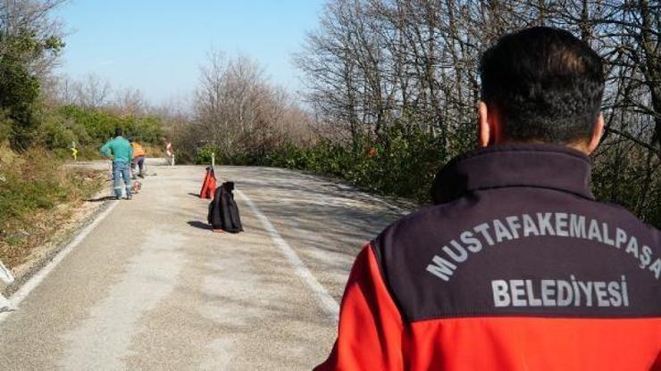 Mustafakemalpaşa Belediyesi ekipleri, Suuçtu Yolunu düzenliyor