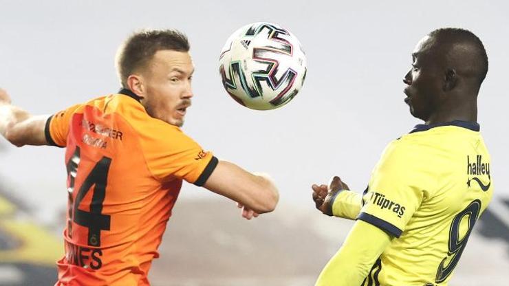 Son dakika... Galatasarayda Linnes ve Saracchi sakatlandı