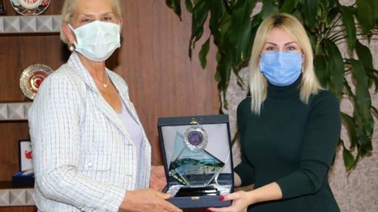 Prof. Dr. Havva İşkan Işıka vefa plaketi
