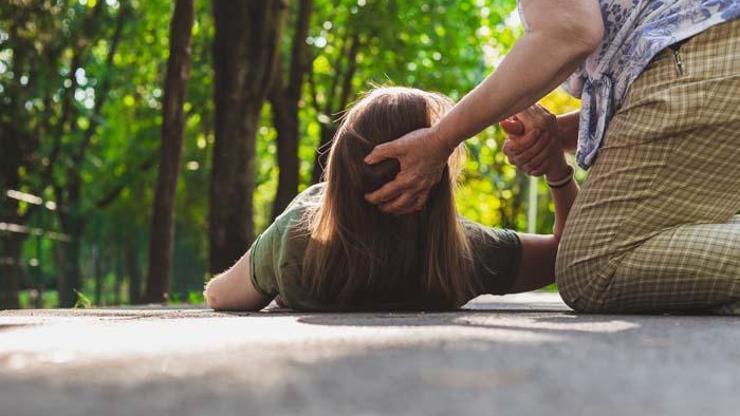 Nöbet geçiren epilepsi hastalarına yanlış müdahale uyarısı