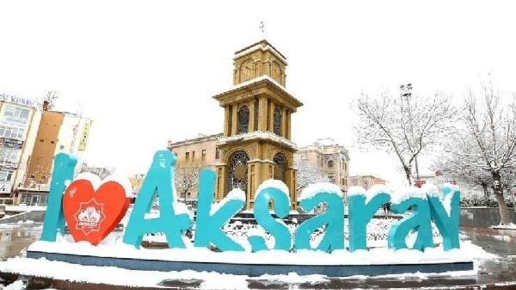 Aksarayda kar yağışı kartpostallık görüntüler oluşturdu