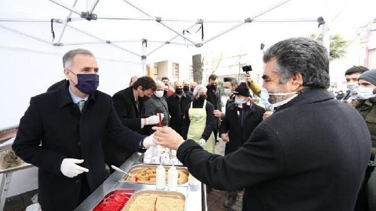 Regaip Kandilinde Başkan Tabandan helva ikramı