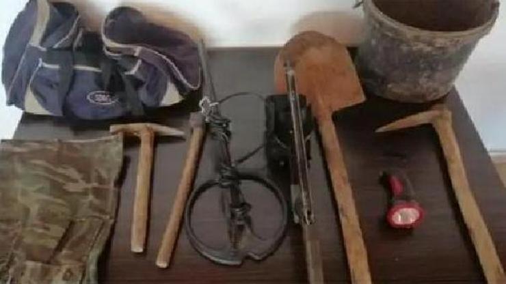 Karaisalıda mağara içerisinde kaçak kazı yapan 4 şüpheli, suçüstü yakalandı