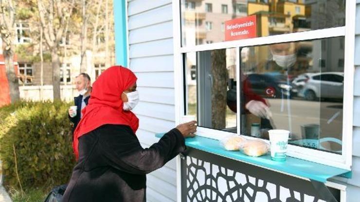 Aksaraya bir çorba evi daha, günlük 400 kişinin içini ısıtıyor