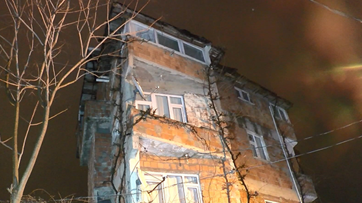 Dördüncü kattan düşen genç ağır yaralandı