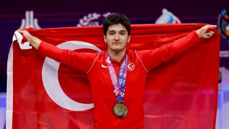 Muhammed Furkan Özbek altın madalya kazandı