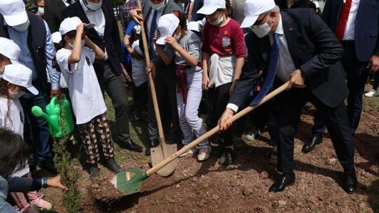 Diyarbakırda 2121 fidan toprakla buluştu
