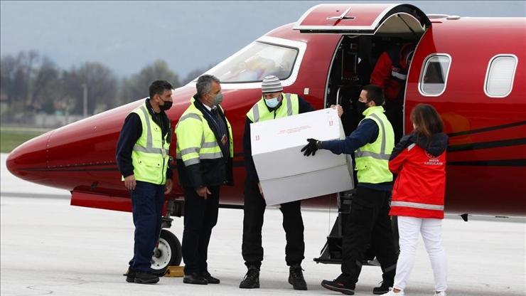 Türkiyenin hibe ettiği 10 bin doz aşı Bosna Herseke ulaştı