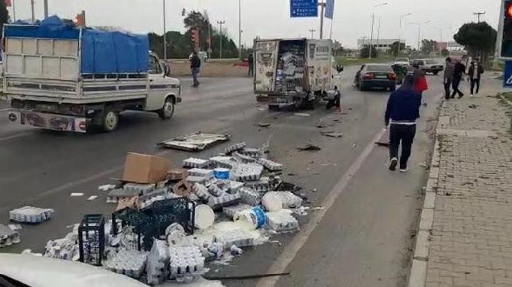 Otomobilin arkadan çarptığı kamyonetin kasasındaki ayranlar yola savruldu