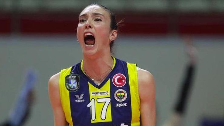 Naz Aydemir Akyoldan 2 yıllık imza