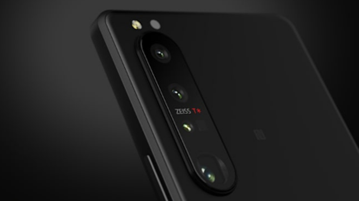 Akıllı telefon sektörünün dev isimleri birbirlerine meydan okudu