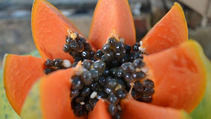Bir hafta boyunca papaya yerseniz, vücudunuzda neler olur
