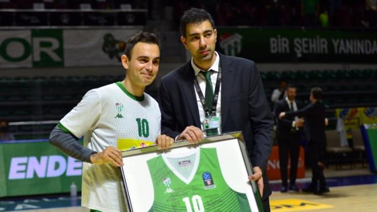 Ender Arslan basketbola veda etti