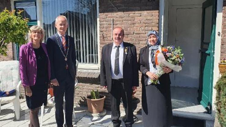 Hollandada 16 Türke kraliyet nişanı verildi