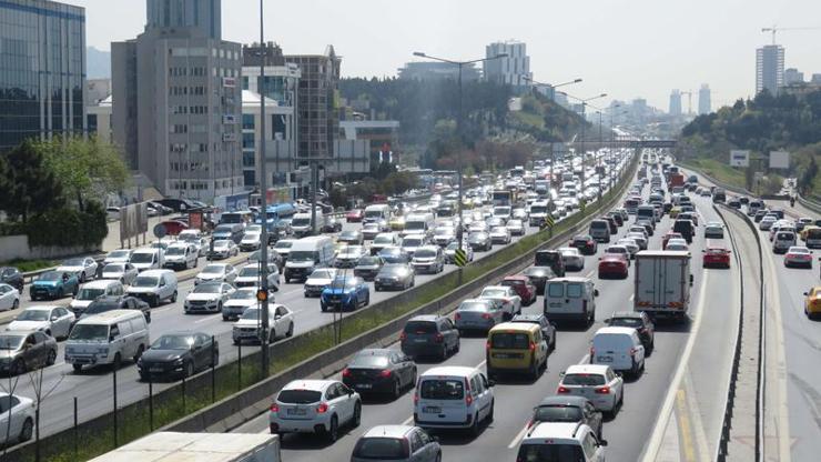 Tam kapanmaya 6 saat kala trafik yoğunluğu: 13.20de yüzde 65