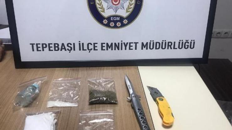 Polisten kaçan şüpheli de uyuşturucu ve bıçak ele geçirildi