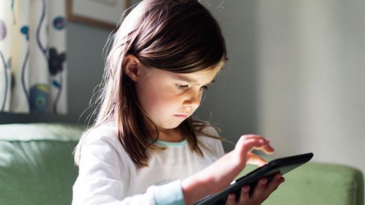 Çocukların bilgisayar, cep telefonu alışkanlığı boyun kaslarını kısaltıyor