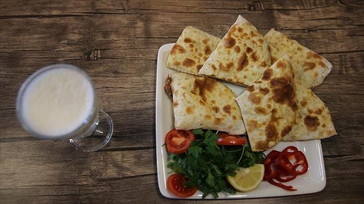 Mardinin tescilli lezzeti sembusek iftar sofralarını lezzetlendiriyor