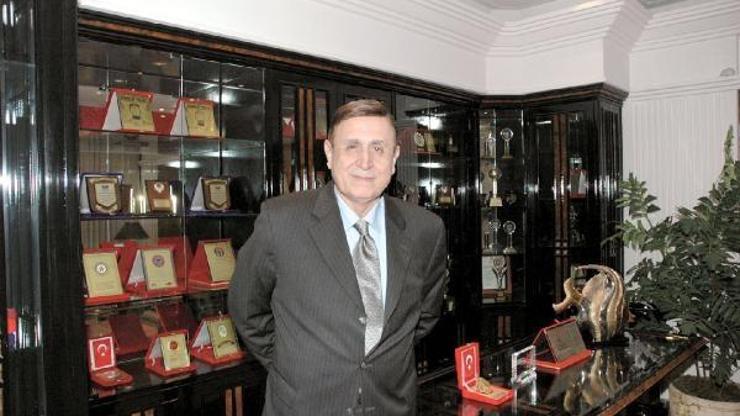 Merhum sanayici Naci Topçuoğlu anıldı