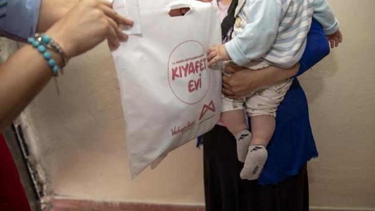 Büyükşehir Kıyafet Evi, yardımlarını sürdürüyor