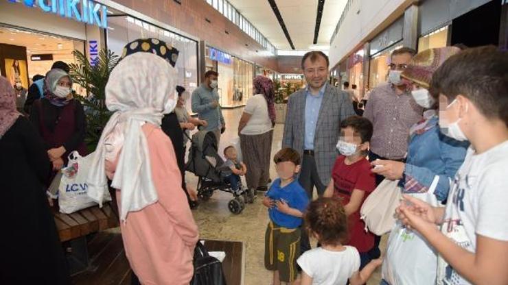Tarsus’ta 447 yetimin bayram sevinci