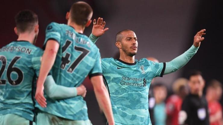 Manchester United 2-4 Liverpool ÖZET İZLE